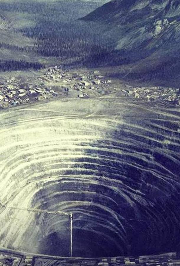 Белая стена Белая стена